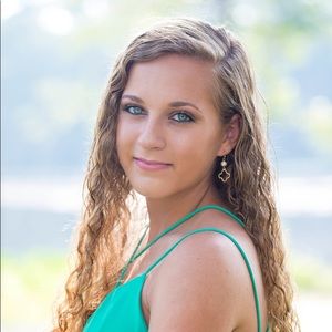 Meet your Posher, Hayley